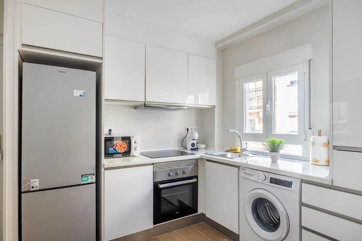 Bright Apartment Near Seville'S Historic Center