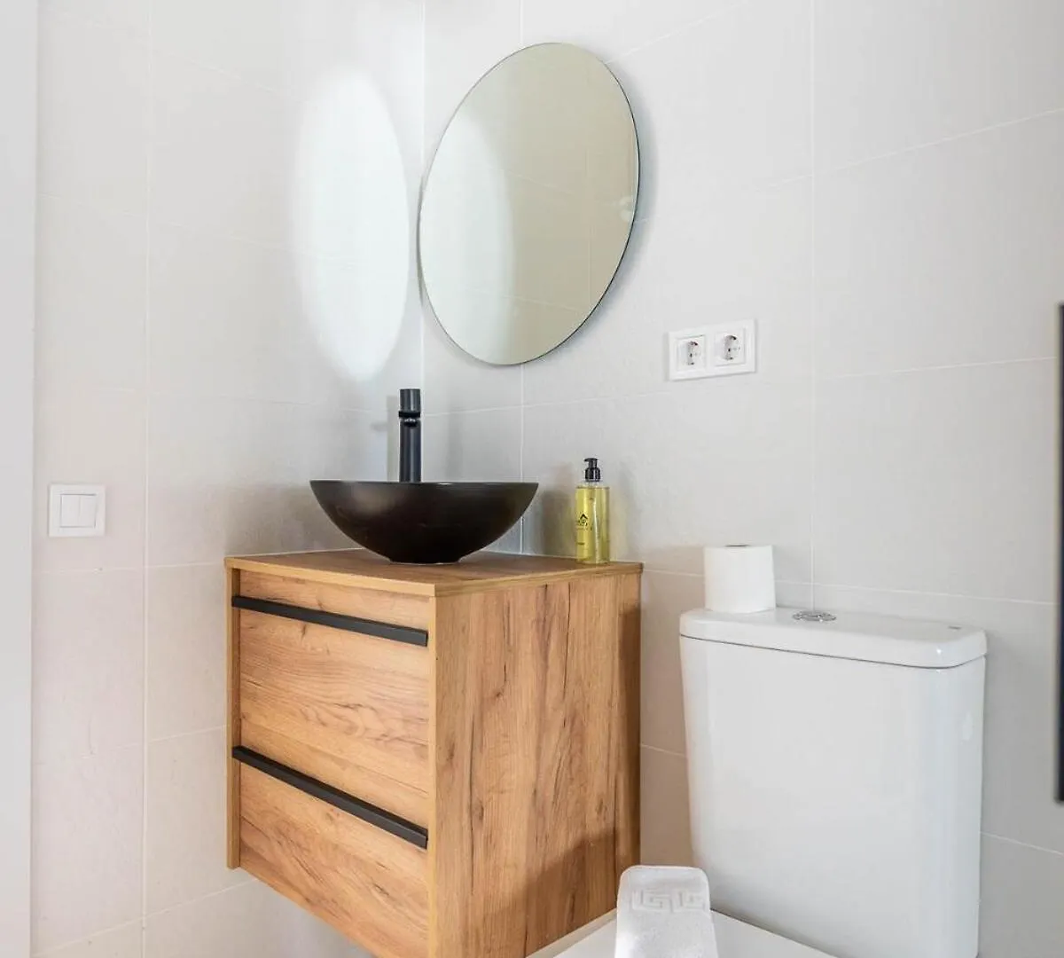 Bright Apartment Near Seville'S Historic Center